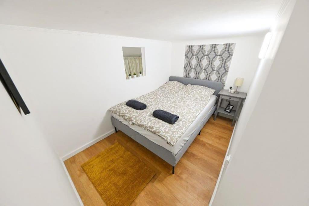 2 Bedroom Flat In Damjanich Str., Hirsch — Photos 1