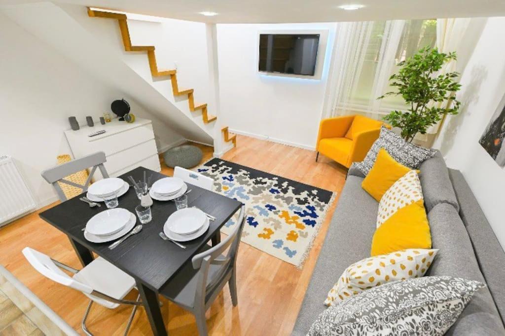 2 Bedroom Flat In Damjanich Str., Hirsch, Budapest