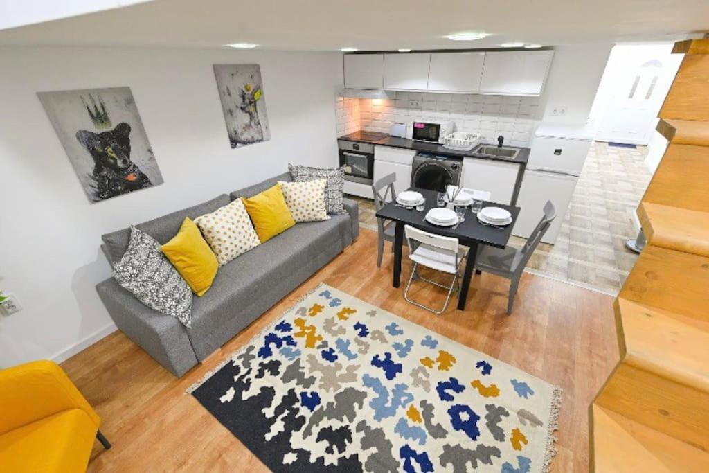 2 Bedroom Flat In Damjanich Str., Hirsch — Photos 3